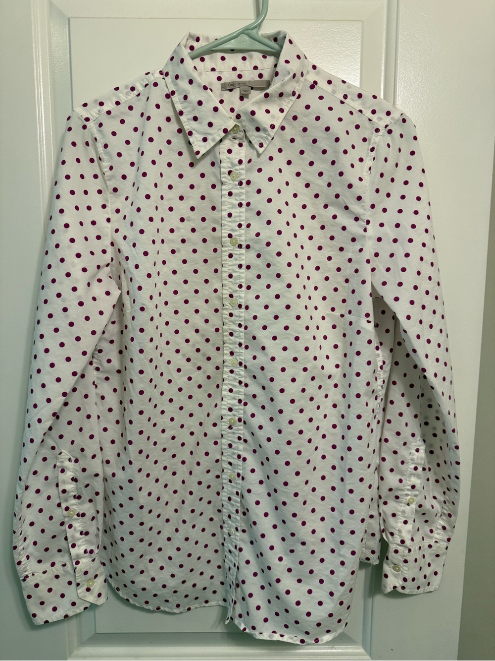GAP White ‘The Perfect’ Button Down Shirt with Magenta Polka Dots